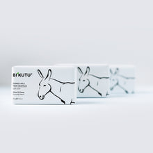 Görseli Galeri görüntüleyiciye yükleyin, El Yapımı Doğal Eşek Sütü Zeytinyağı Sabunu 3'lü Kutu